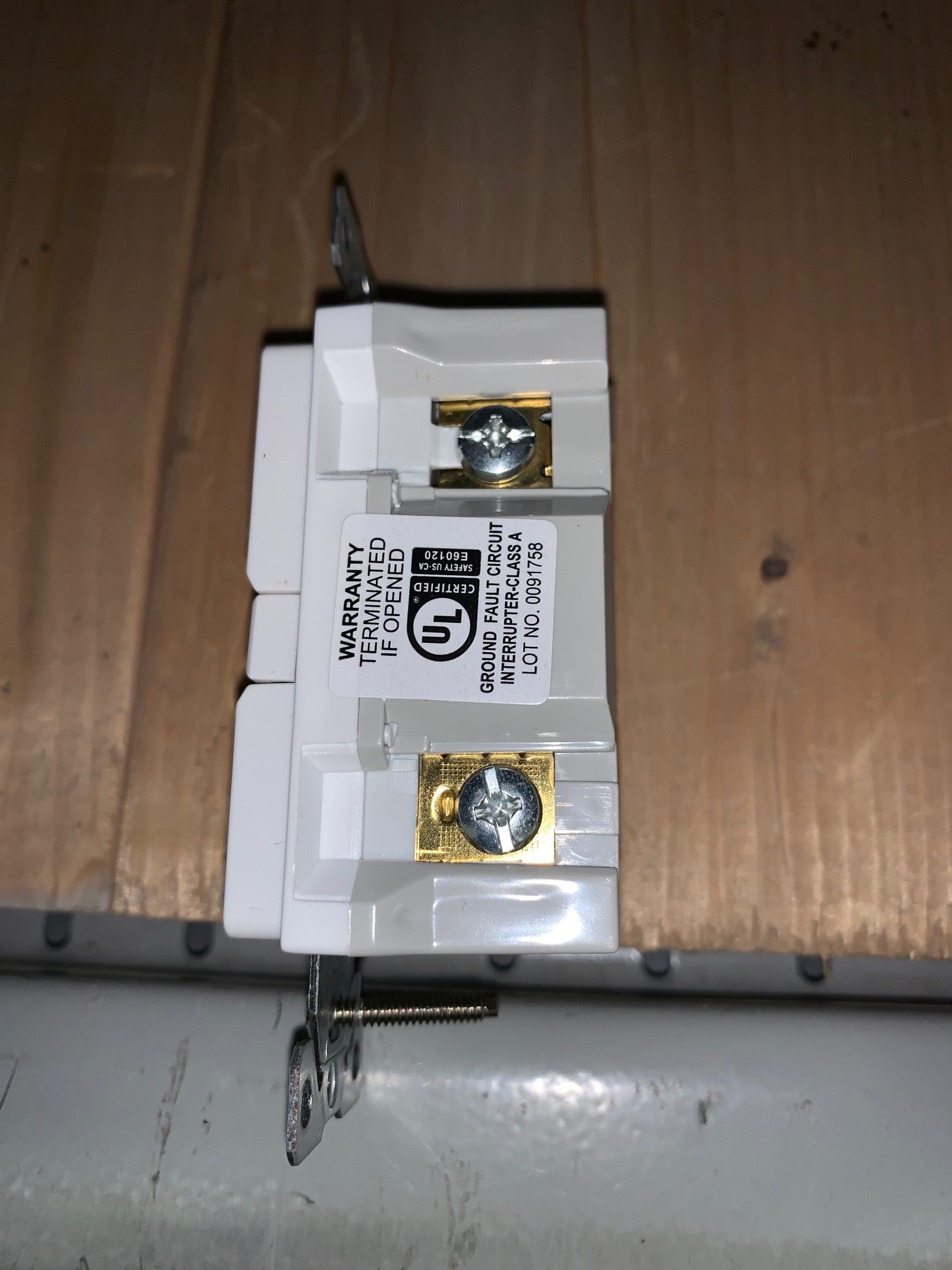 white wire connects to silver screw
