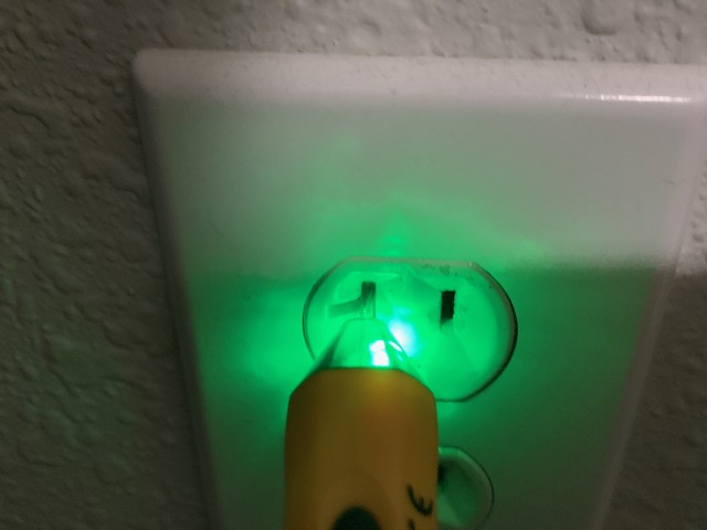 No voltage on wide slot